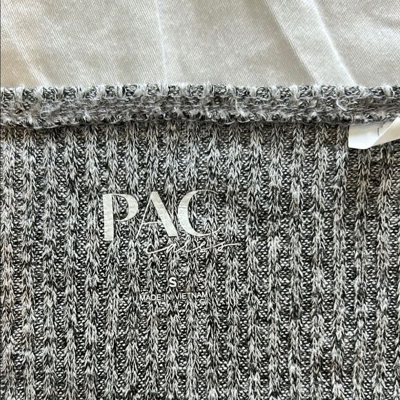 PAC Cares Women's Gray Knitted Ribbed Long Sleeve Crop Wrap Top Size Small - Picture 2 of 6